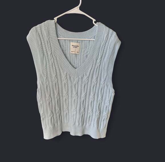 Abercrombie & Fitch Cable Knit V-Neck Sweater Vest - Picture 2 of 4